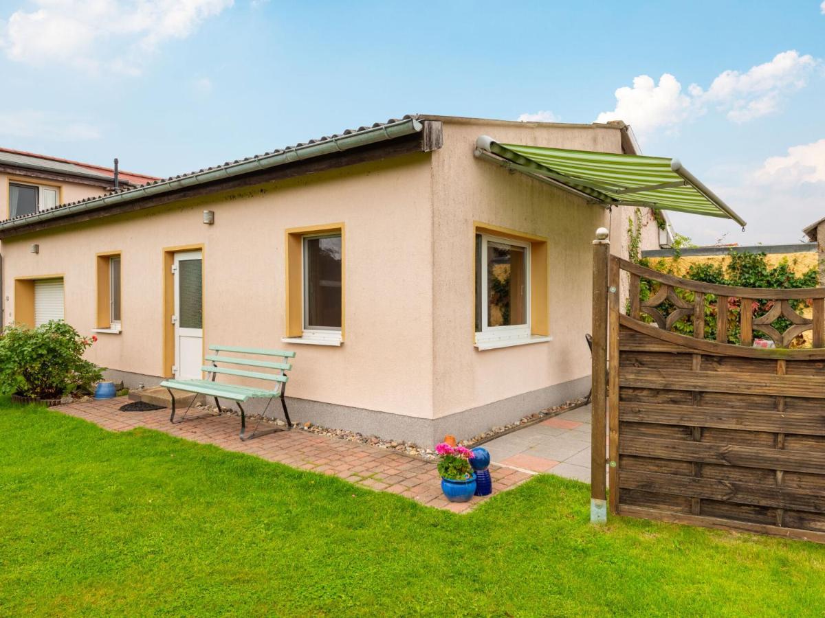 Idyllic Bungalow In Pepelow With Garden ภายนอก รูปภาพ